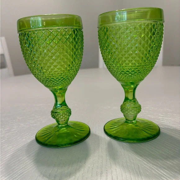 Light Green Diamond Point Wine Glasses Water Goblets Set of 2 - Picture 2 of 13